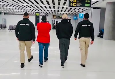 ‘Los Choneros’ terminan viaje temprano: los bajan en Tocumen y los devuelven de inmediato