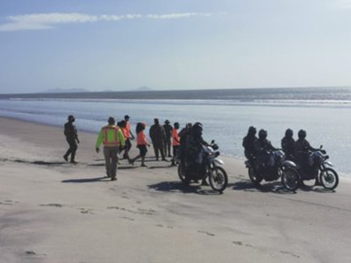 Investigan si las prendas de vestir encontradas en la playa son de los turistas desparecidos