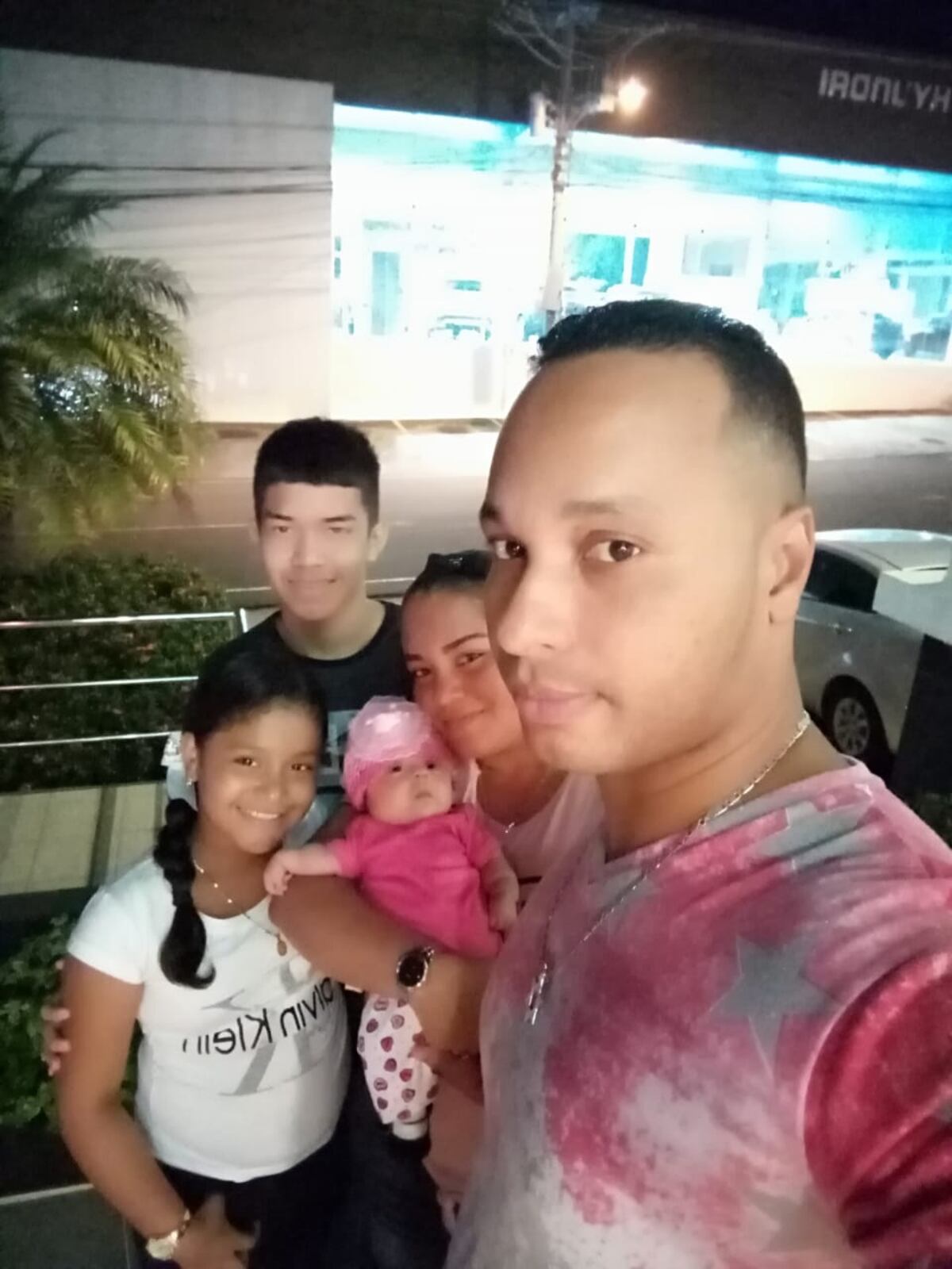 Es su primer Día del Padre con Andrea, la niña de cristal que nació hace un año en Panamá 