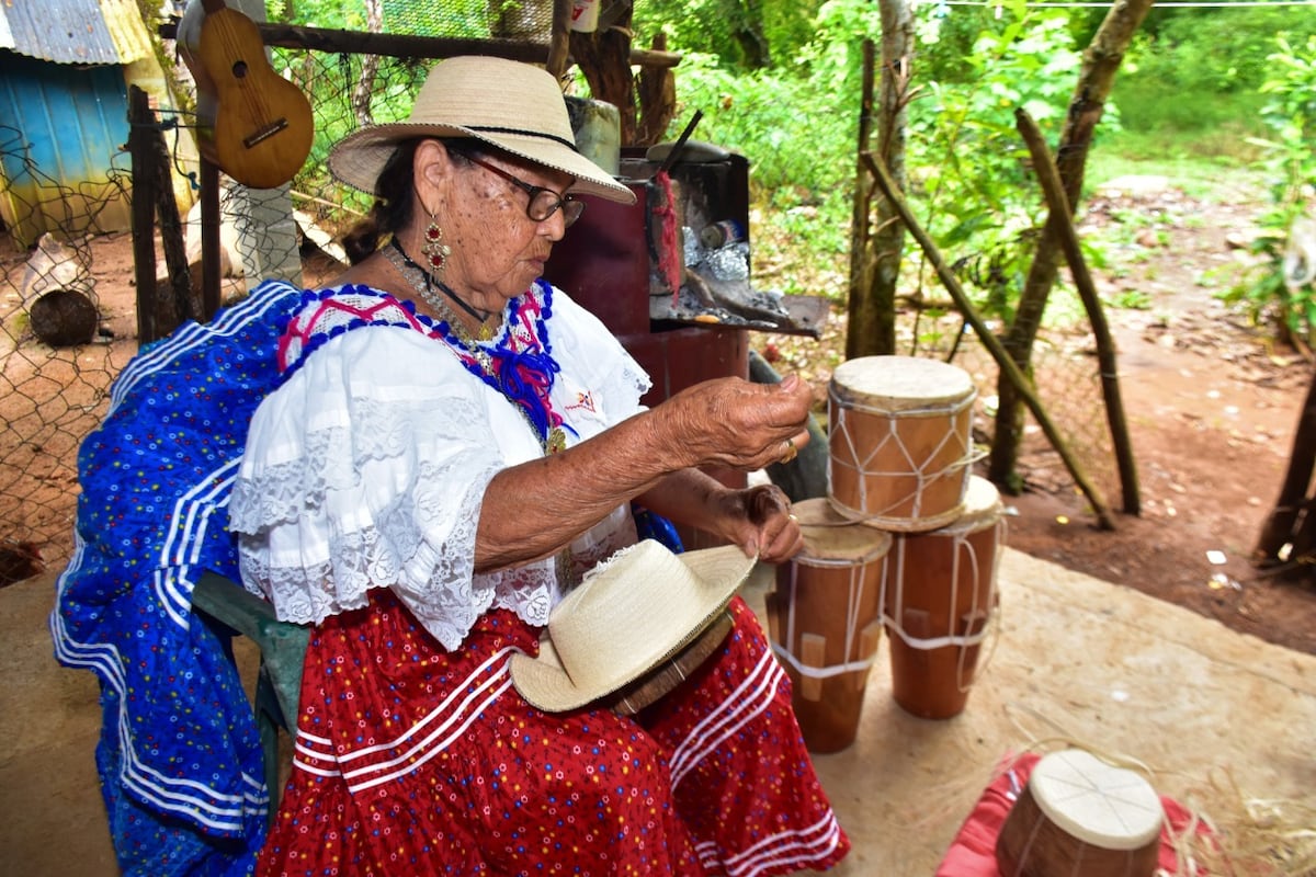 Loor a la Patria. Conoce la historia de doña Florentina Moreno y su centenar de polleras