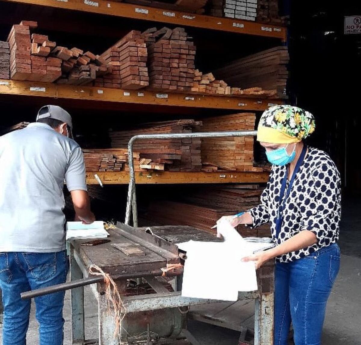 Trabajadores con contratos suspendidos temen perder empleos