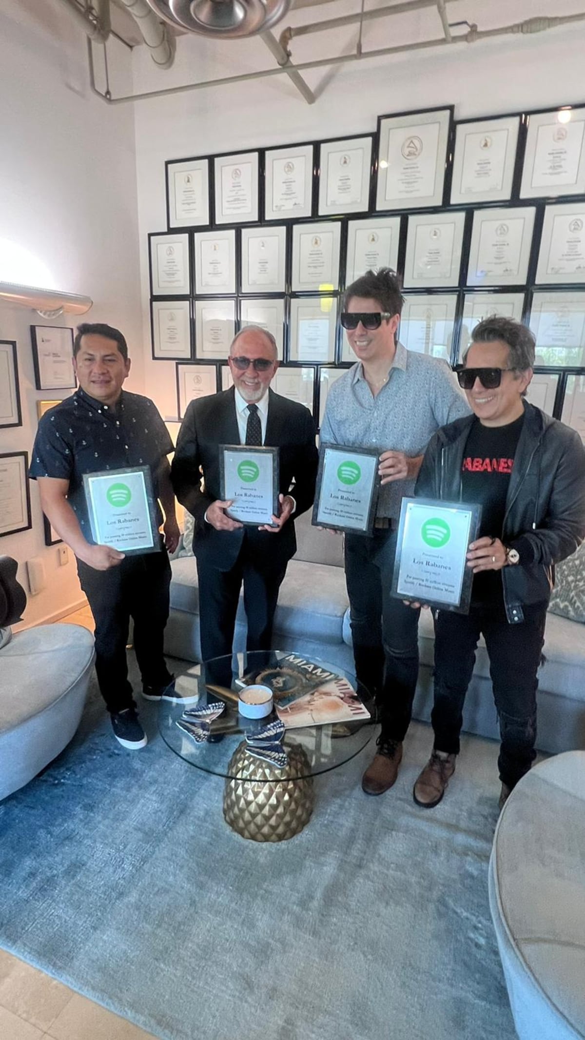 Los Rabanes reciben placa por sus 50 millones de streaming en Spotify 