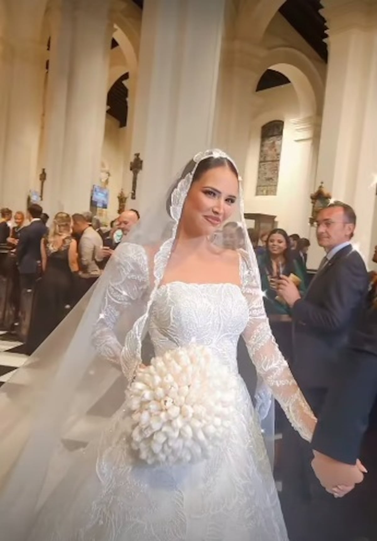 La boda de ella. Así como lo soñó, la exMiss Panamá, Sheldry Sáez, dio el sí ahora ante Dios. +Fotos +Video