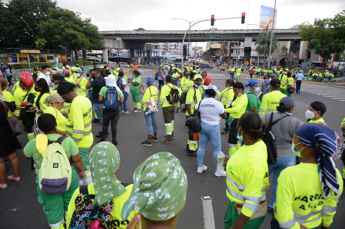 Las “hormiguitas” están en huelga, se agrava la crisis de la recolección de la basura en la capital. Video