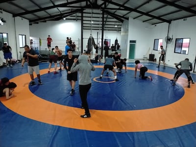Atletas de Veraguas entrenan en la parte superior del mercado por falta de gimnasio