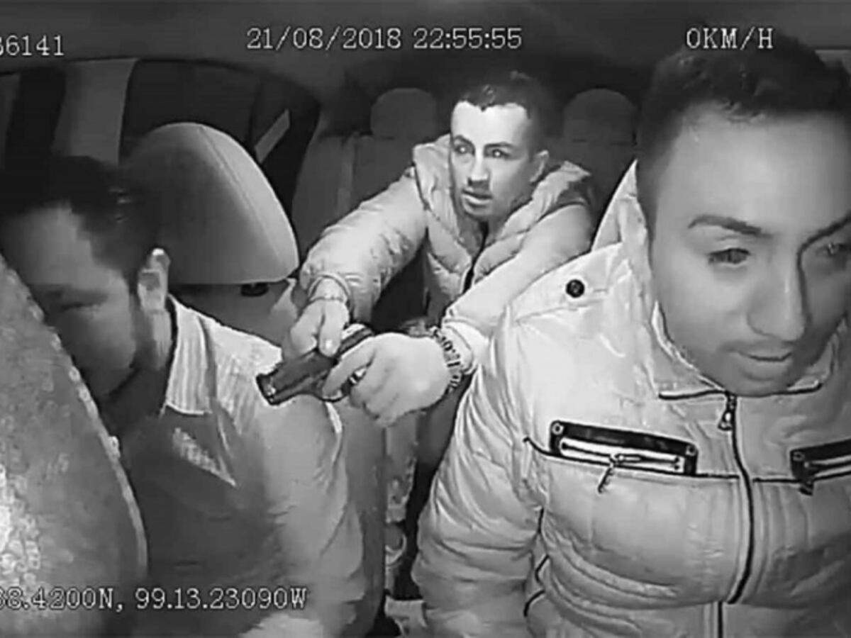 Video capta clarísimo el rostro de dos ladrones de automóviles 