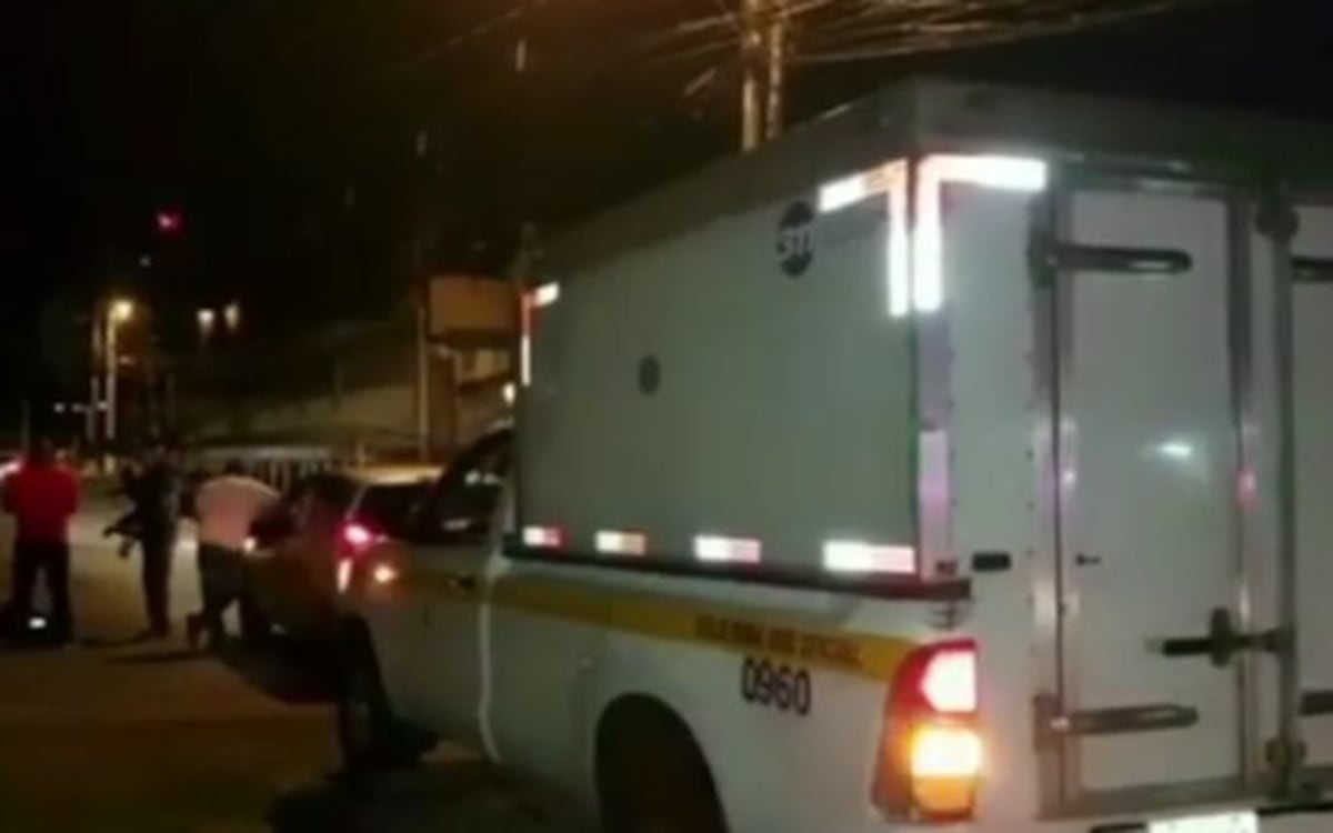 EN UNA CALLE OSCURA. Ejecutan a dos personas dentro de un taxi en Parque Lefevre