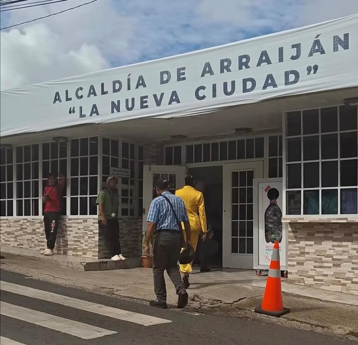 0 y van 2: Stefany Peñalba otra vez; SENNIAF abre investigación por uso de imágenes de niños en buses de Arraiján