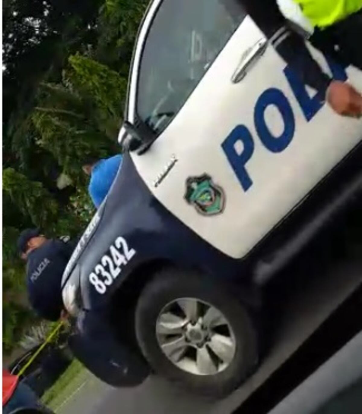 Robo en Albrook Mall. Se llevan un auto, le montan persecución impresionante. Atropellan a dos linces. Video