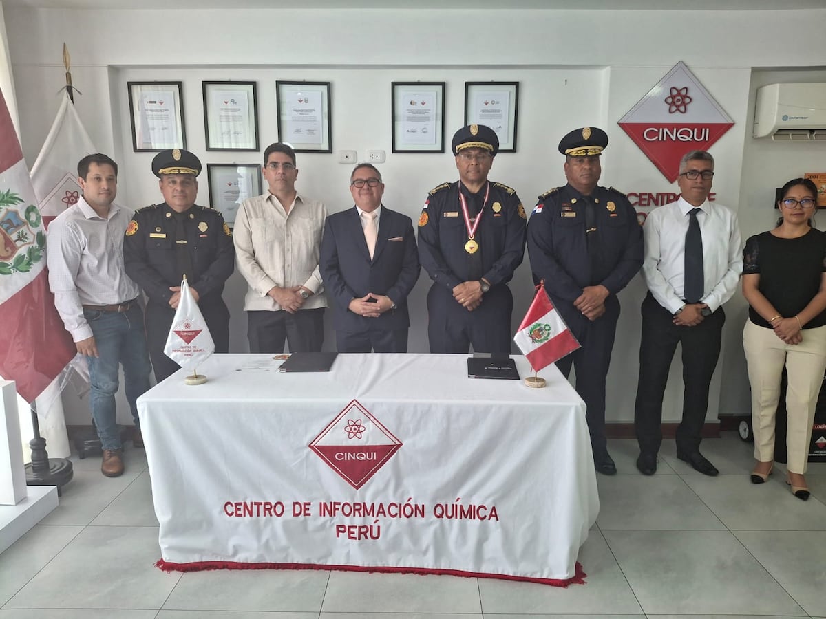 Bomberos firman convenio para capacitación en Perú