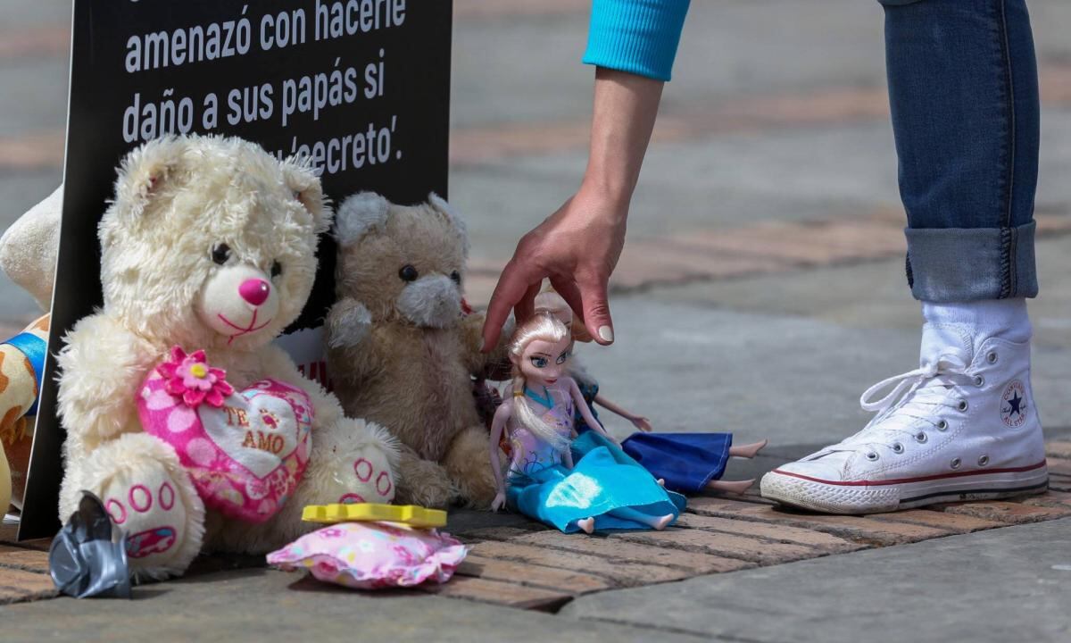 Adolescente entregó video para comprobar que su mamá abusaba de su otro hijo en Colombia