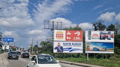 Bukele, ‘presidente universal’: las vallas que sorprendieron a los conductores de Oviedo