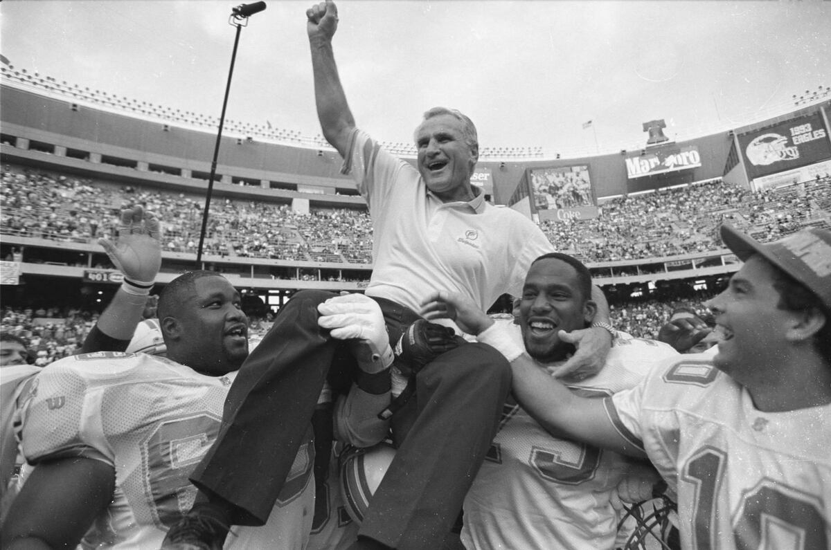 Muere el legendario entrenador de fútbol americano Don Shula