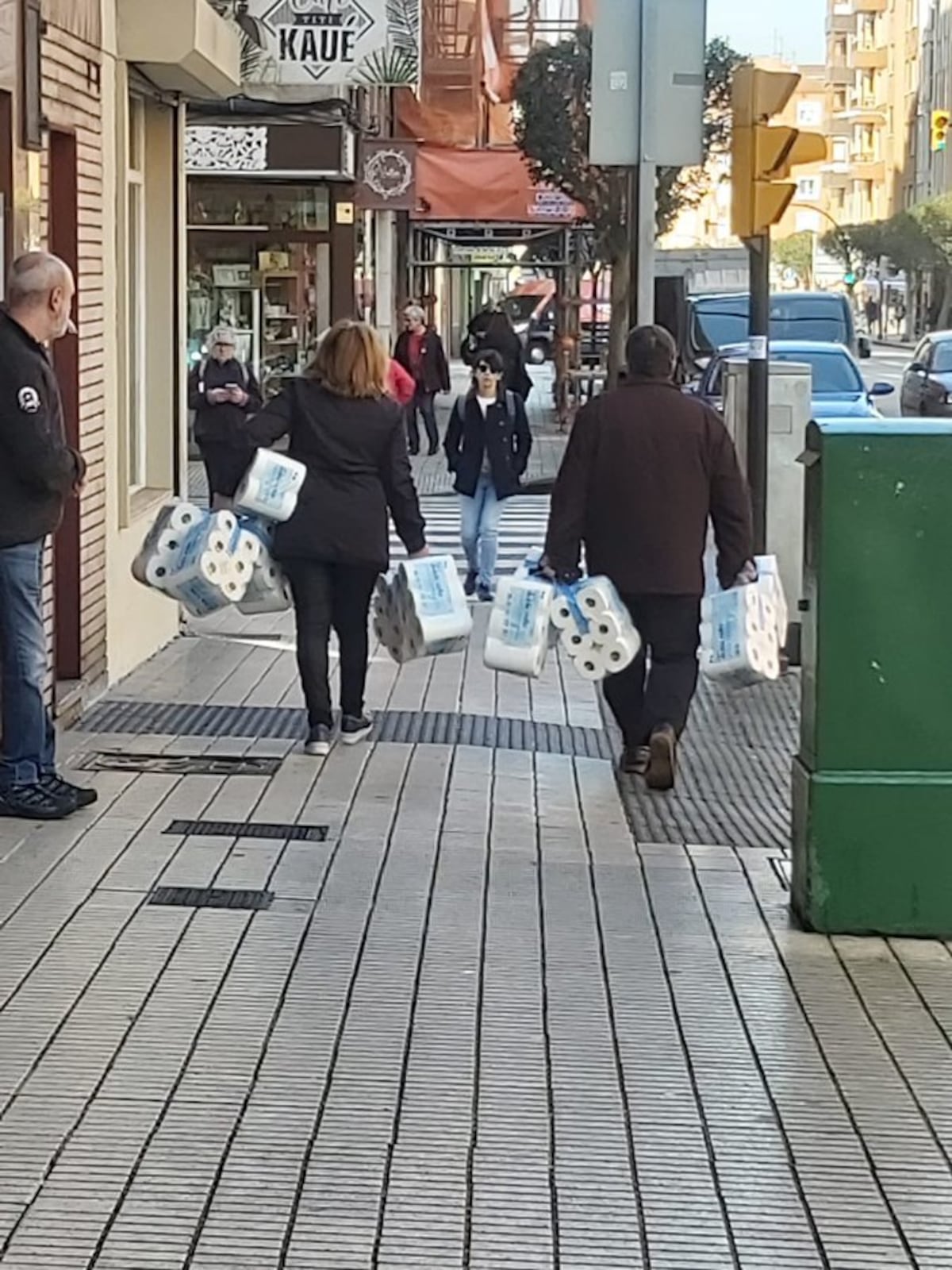 Llaman al 911 hasta porque se les acabó el papel higiénico