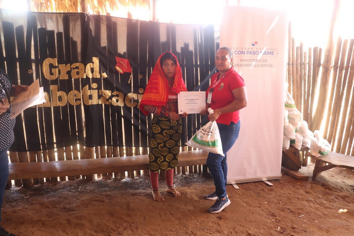 Aprender sin edad. A sus 84 años aprendió a leer: MIDES alfabetiza a 118 panameños en Chepo y Madugandí