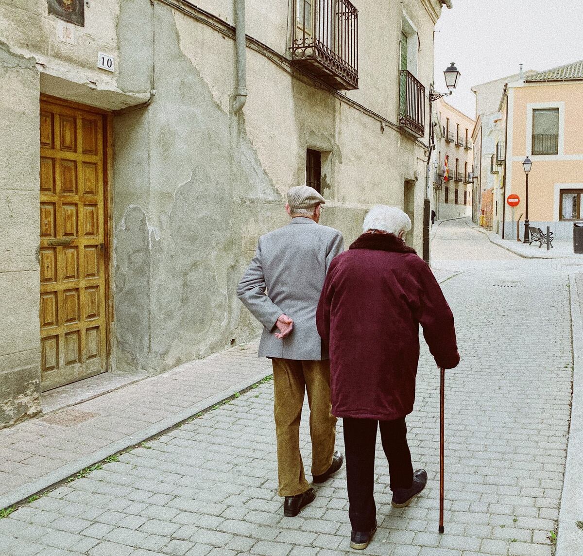 ¿Chambonada o reclusión? Tercera edad sólo puede ejercitarse en horas del mediodía