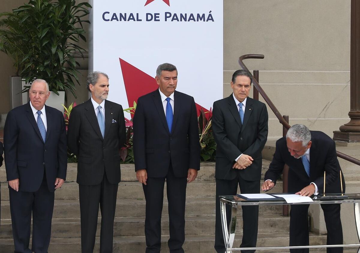 Toma posesión el nuevo administrador del Canal de Panamá