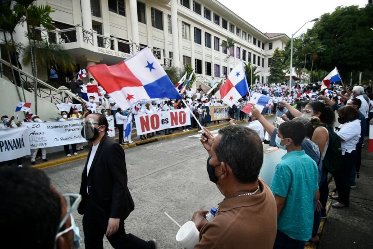 ‘No es no’. Se manifiestan contra el matrimonio igualitario. Video