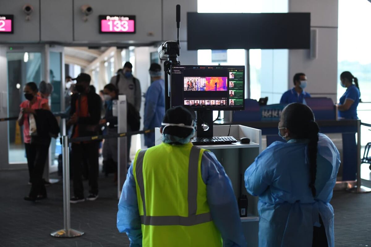 Realizan nuevo vuelo humanitario para mexicanos varados en Panamá