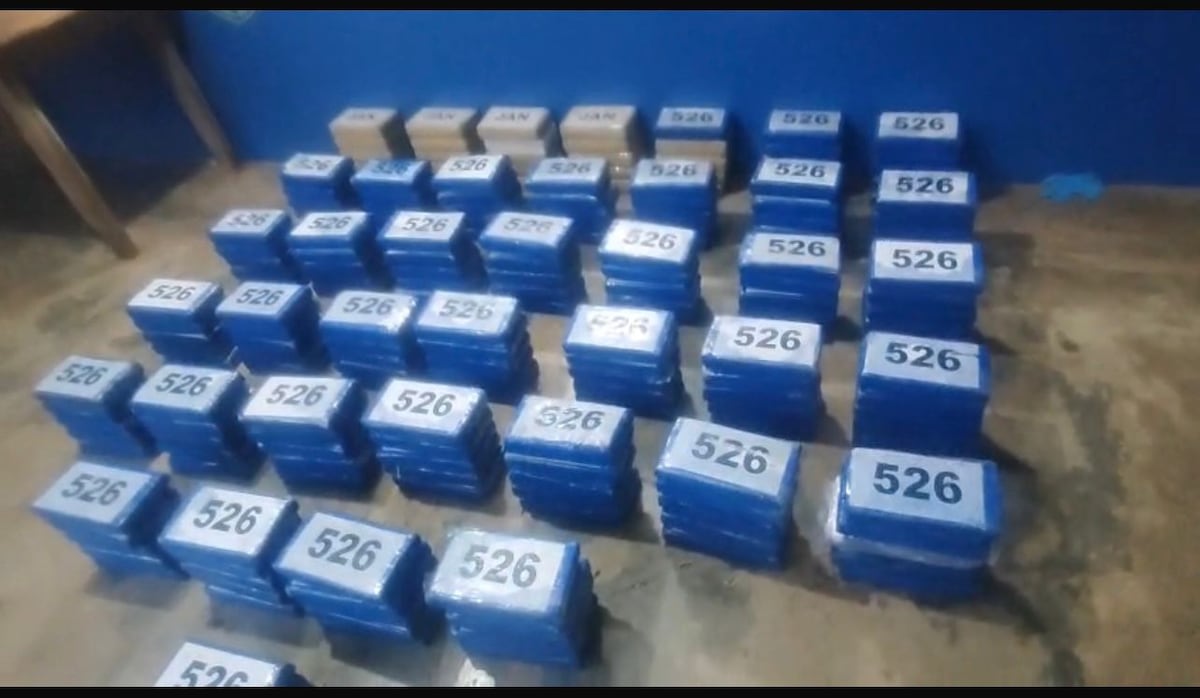 Pick-up cargada da paseo al cuartel: hallan 98 paquetes de presunta droga y 60 mil dólares en Tolé