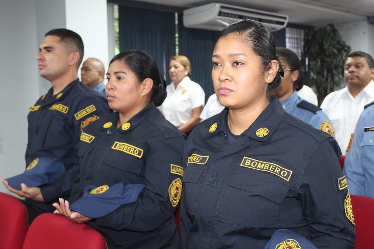 Inauguran la primera carrera universitaria para los bomberos