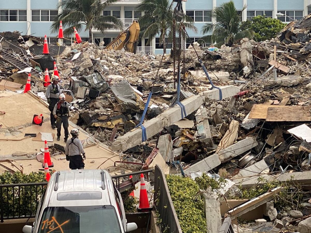 La piscina del edificio derrumbado en Miami y una nueva hipótesis para explicar la tragedia