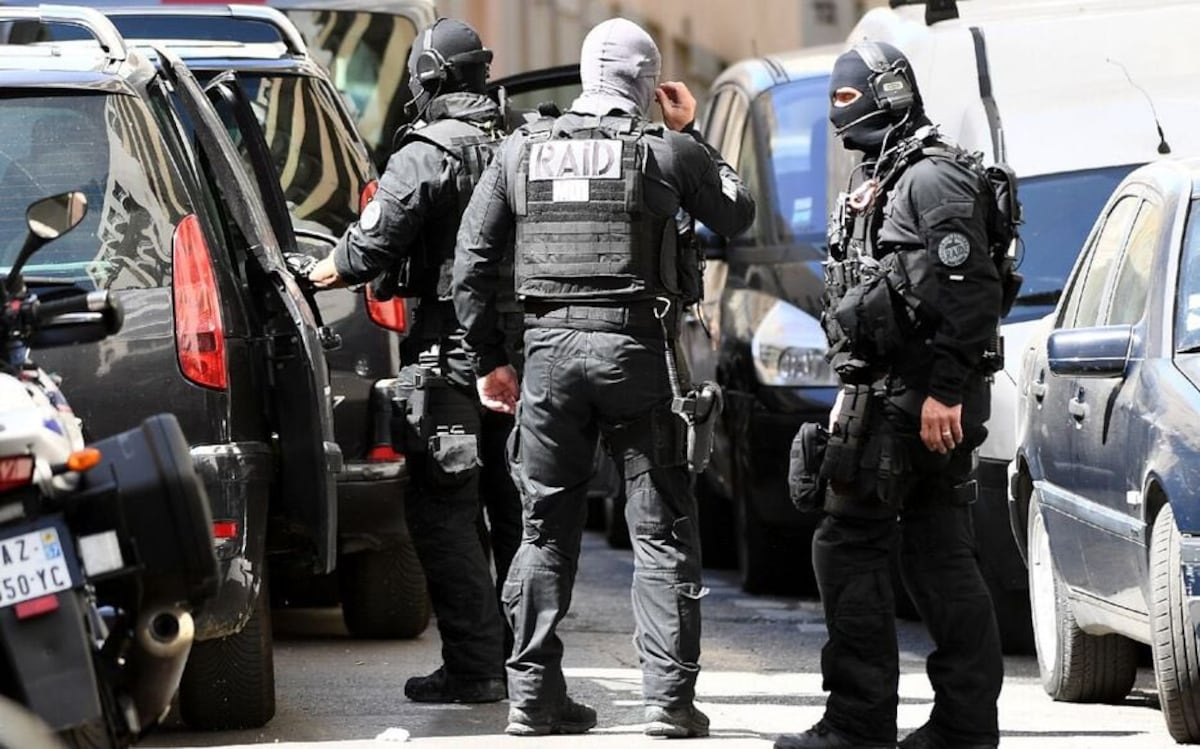 Atentado frustrado en París: Una bomba casera casi estalla en un banco