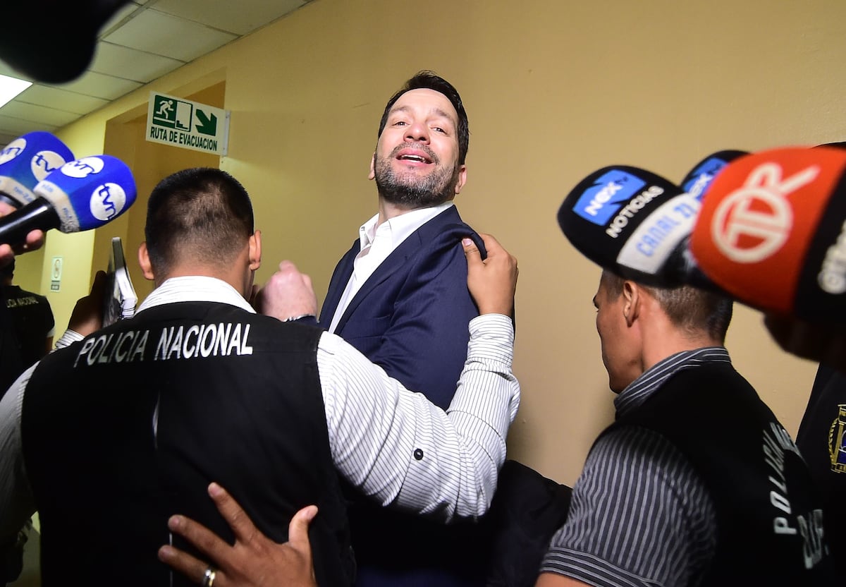 Guillermo ‘Qué tal si te digo’ Ferrufino se entrega por peculado y corrupción: ‘Pela el ojo, Varela’