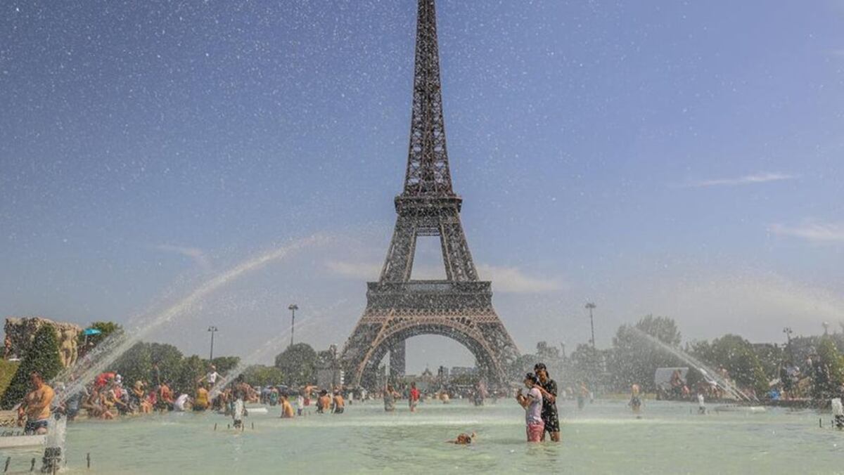 París supera su propio récord de temperatura en ola de calor