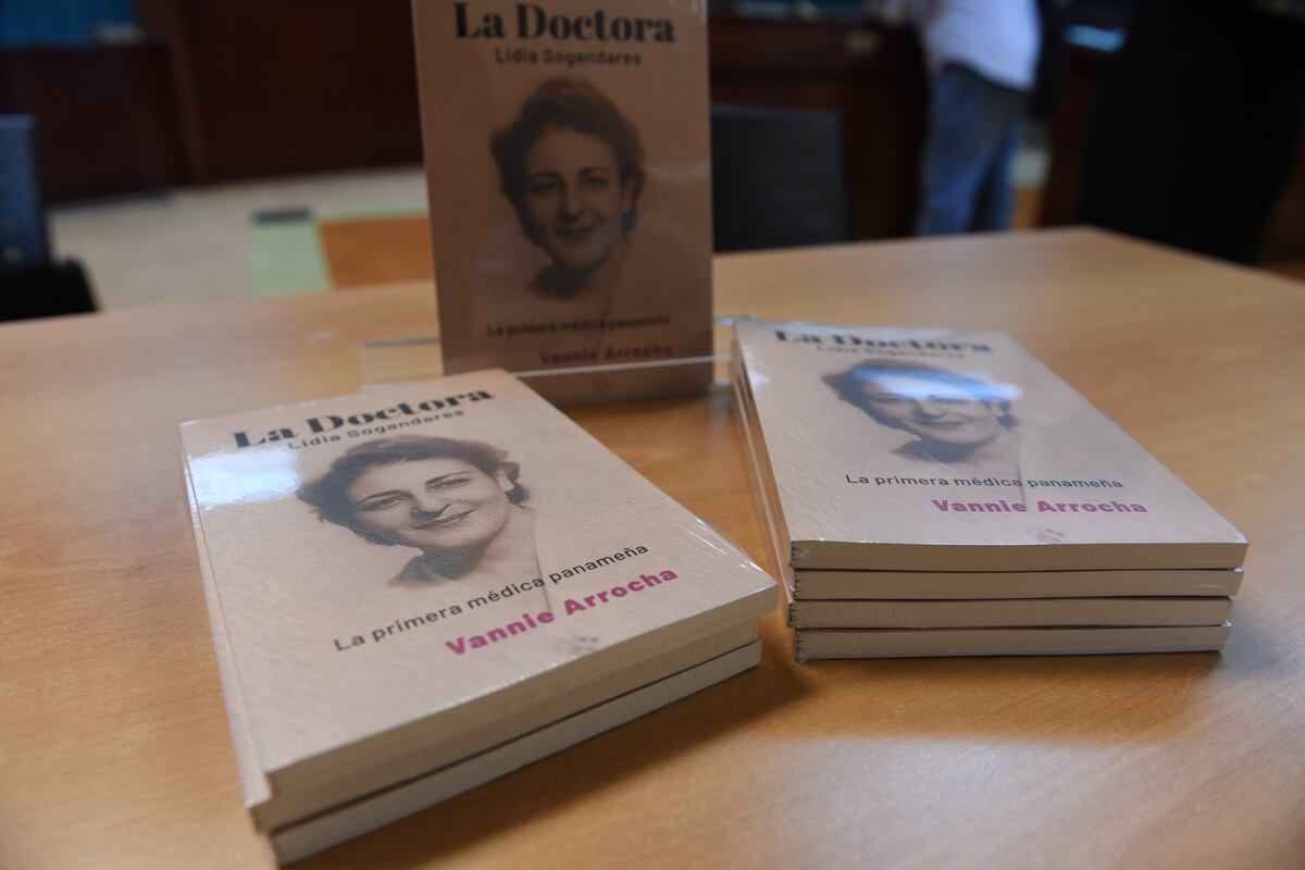 Periodista presenta su libro ´La Doctora´