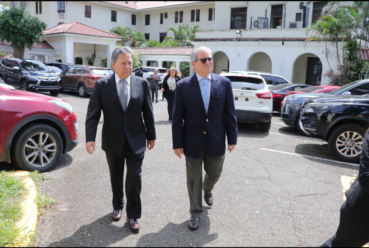 Fernando Boyd Galindo asume como nuevo ministro de Salud de Panamá