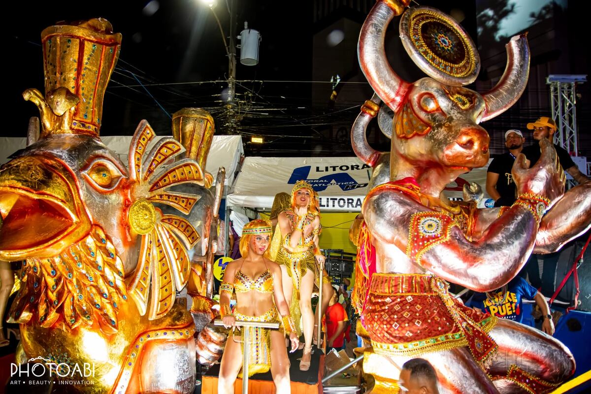 Si Ghana tiene su príncipe, Panamá tiene un faraón. Panameño triunfa en carnaval de Honduras