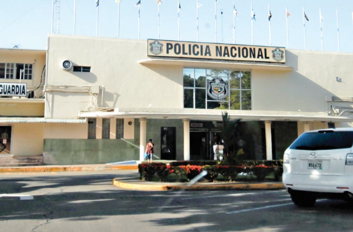 Destituyen a dos policías involucrados en presunto abuso a una venezolana en su carro