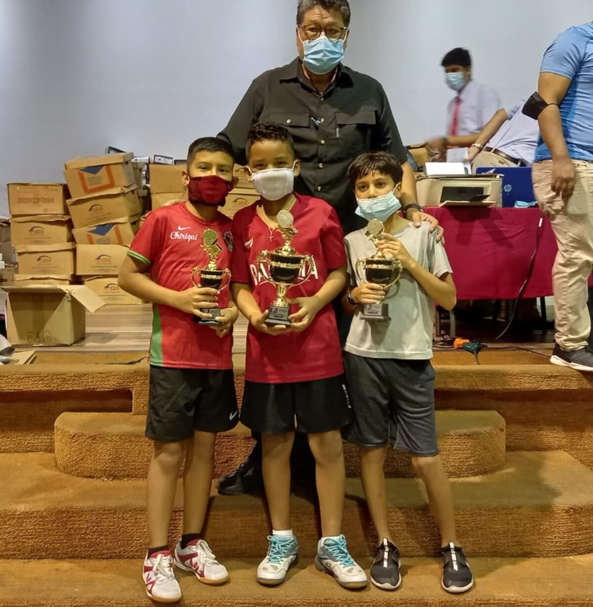 Nuevo campeón de tenis de mesa solo tiene 11 años, Evans Bairnals