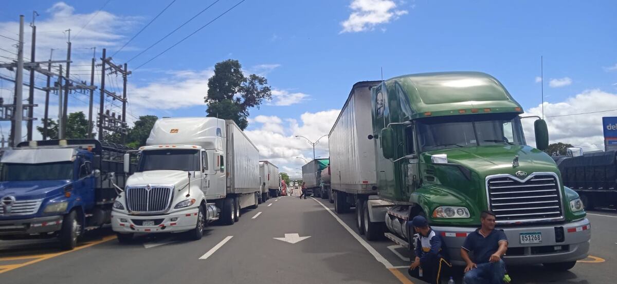 Disuelven protesta de transportistas y productores a la fuerza en Chiriquí