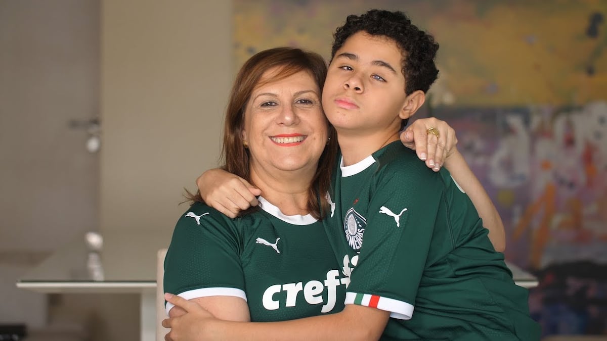 La historia de amor de una madre a su hijo y que mereció un premio de la FIFA