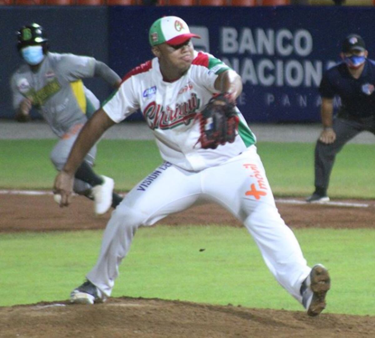 Nacionales agregan al lanzador chiricano Steven Fuentes a su roster de 40