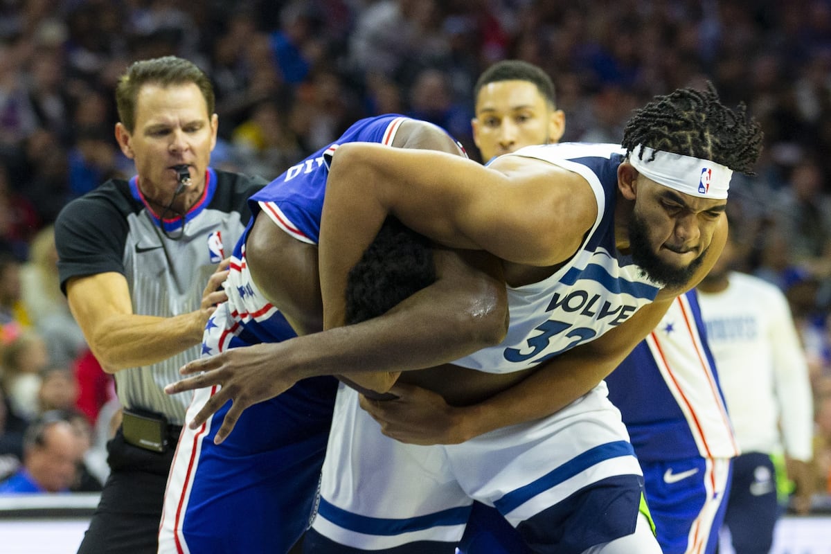 Joel Embiid y Karl-Anthony Towns se enfrascan en la duela +Video