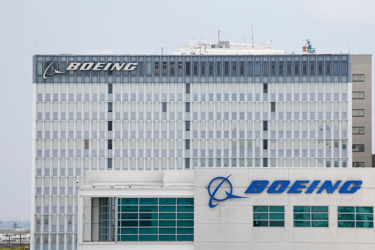 Despidos en Boeing: El gigante de la aviación se prepara para pasar la escoba