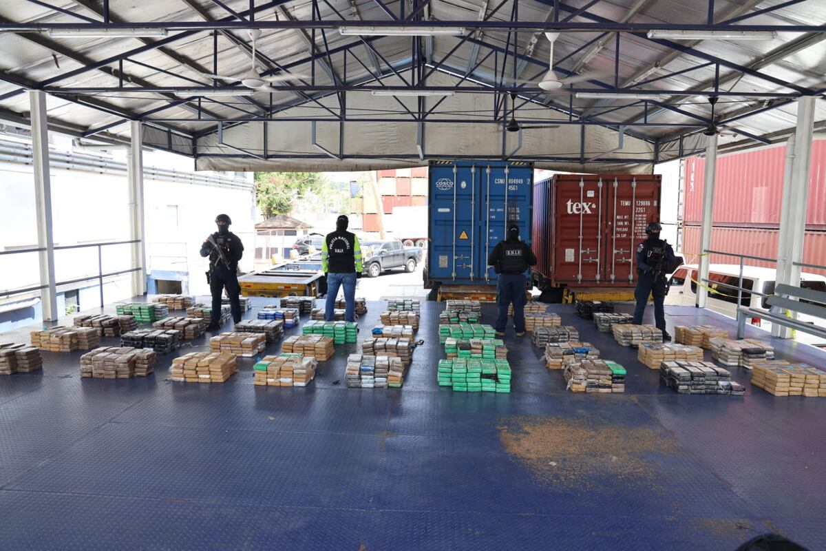 Policía incauta mil 836 paquetes con presunta droga