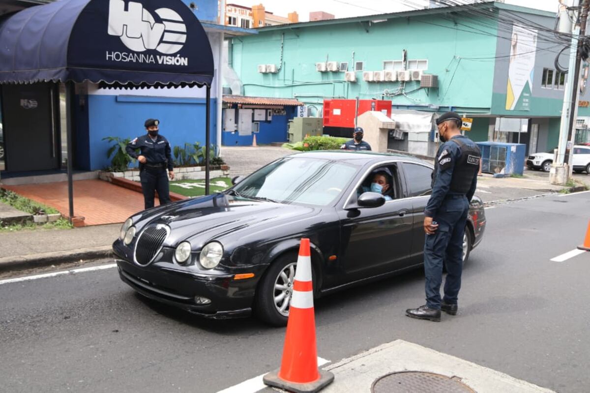 Las unidades policiales retienen a 541 personas que incumplieron con el toque de queda