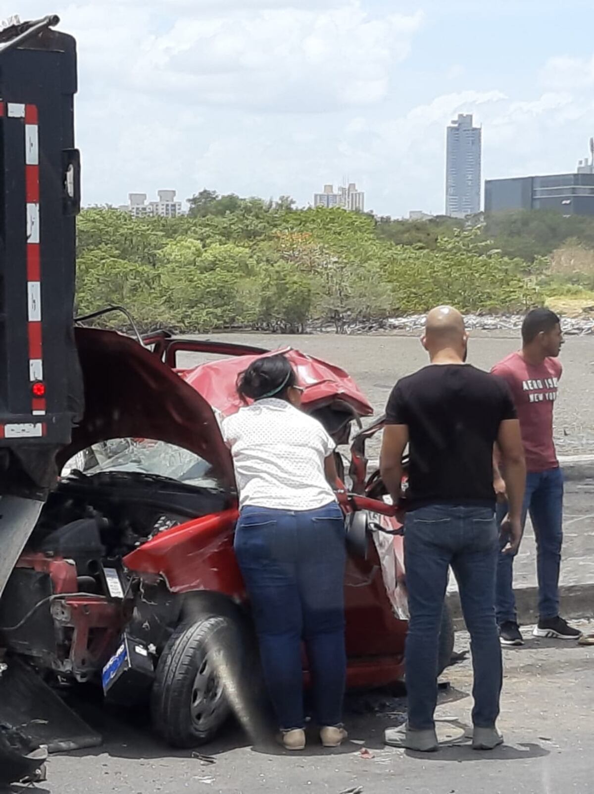  Mujer que sobrevivió a aparatoso accidente en tramo marino entra a cirugía