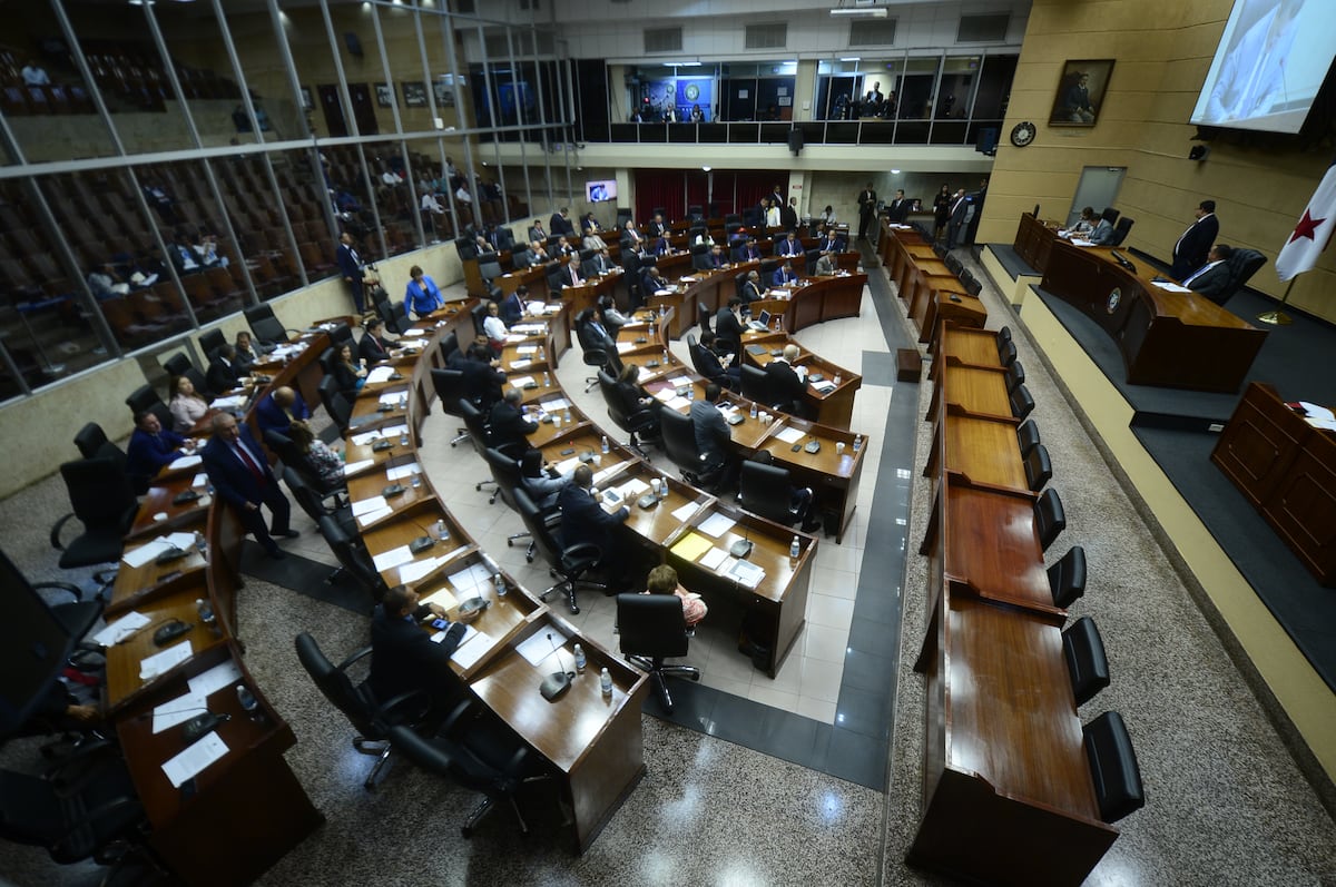 Indecisión en comisiones obliga a sesión ‘flash’ en el pleno de la Asamblea