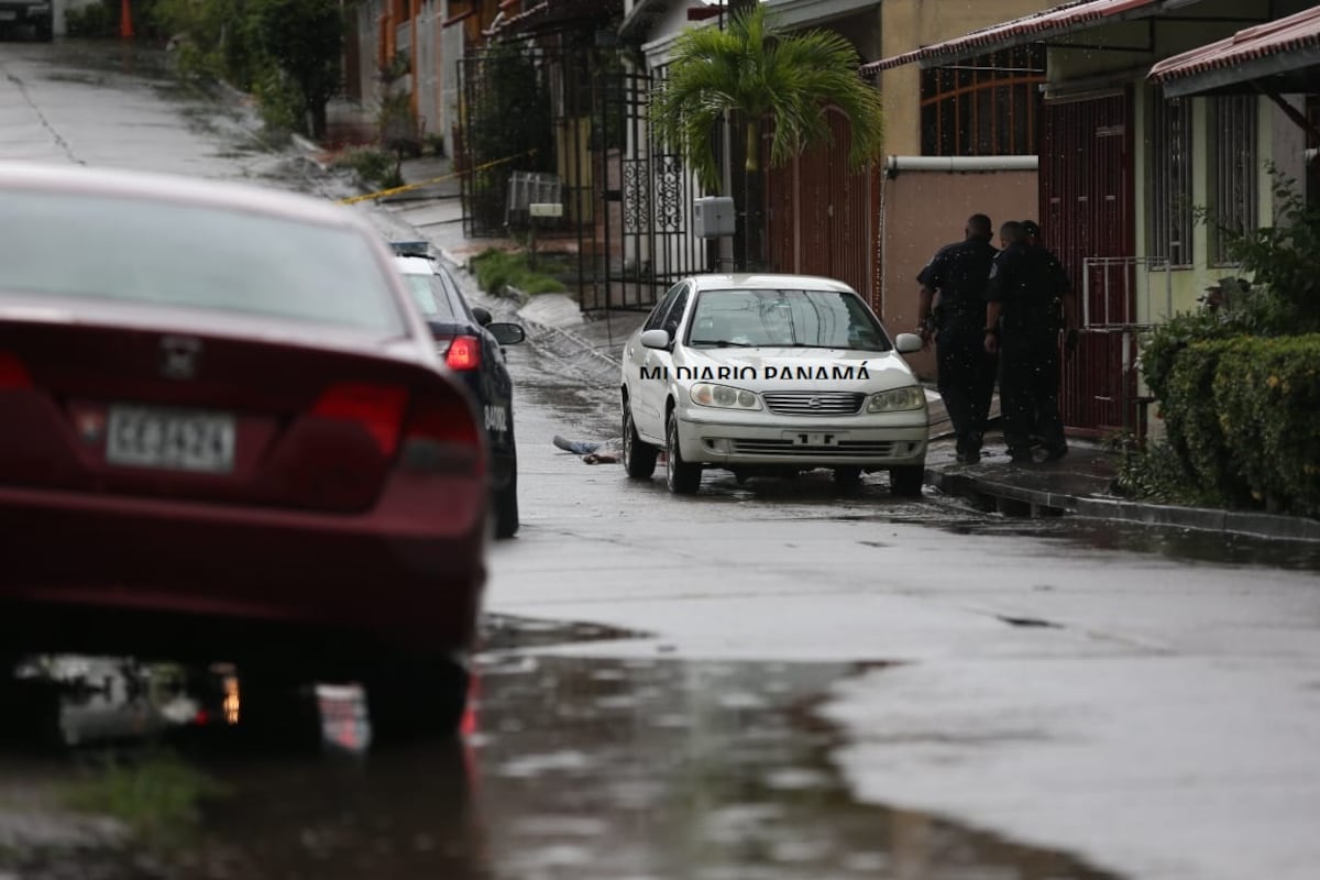 Horror. Le corta la cabeza al cuñado en el sector de Villa Lucre. El agresor la sostenía entre sus manos. Video