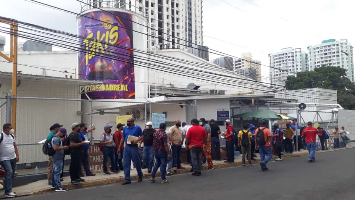 Tercer día de huelga laboral de los trabajadores de Bimbo