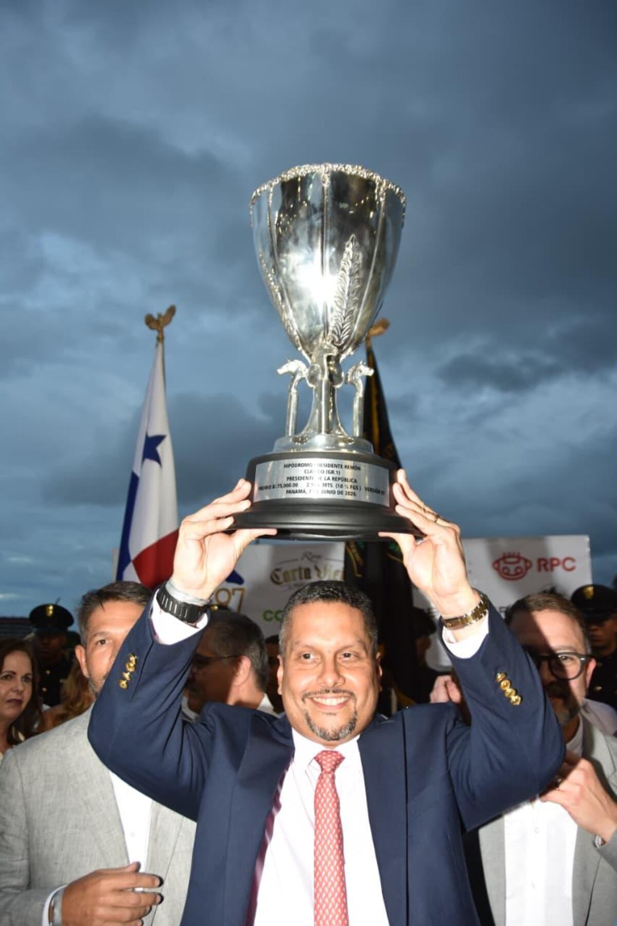 Takao arrasó y se adueñó de la pista panameña