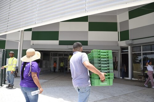 Largas filas persisten en el Mercado de Abastos de La Chorrera para comprar arroz