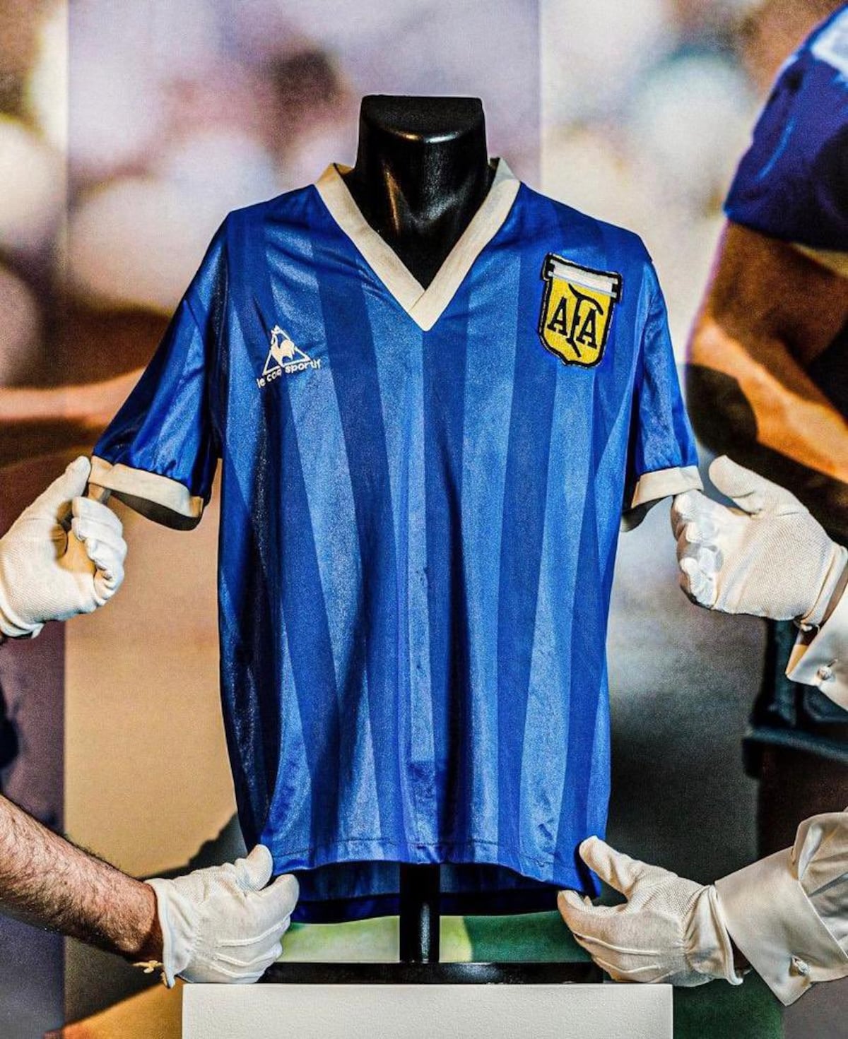 Récord histórico. Casi 9 millones por la camiseta con que Maradona eliminó a Inglaterra en el Mundial del 1986