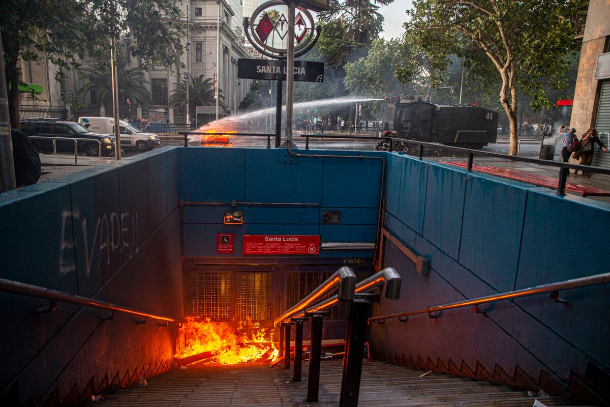 Chile entre fuego, saqueo y vandalismo