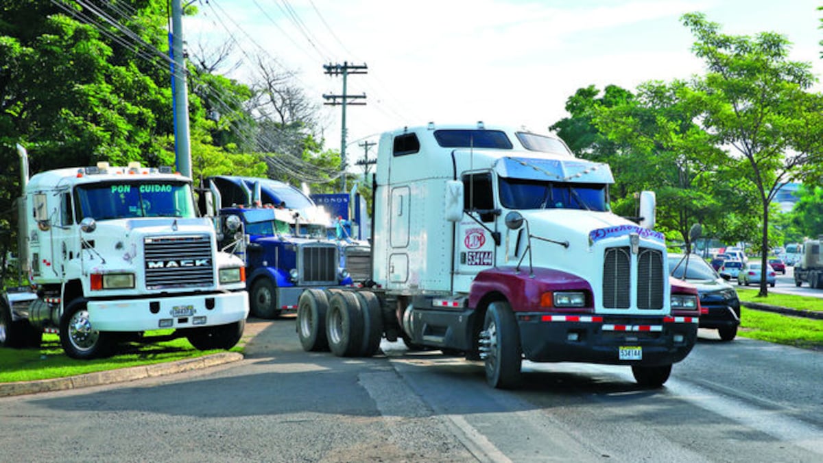 Millones en pérdidas deja la paralización del transporte de carga en Centroamérica